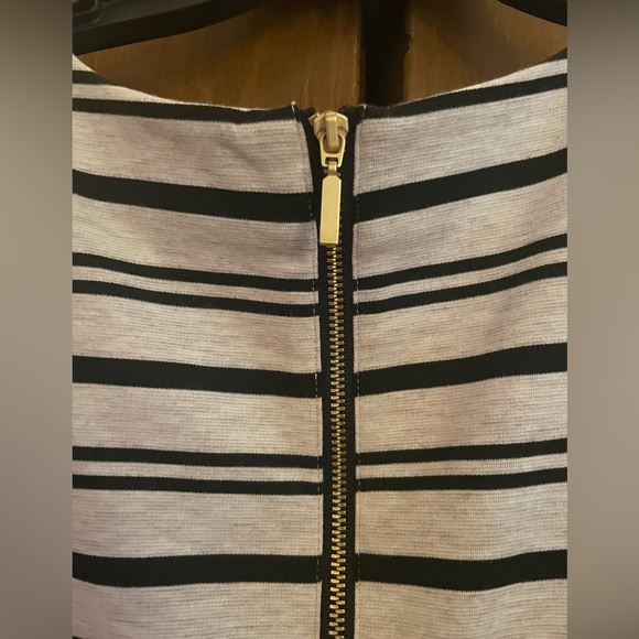 Medium Maurice’s black and white striped dress. A frame and flattering w pockets - Picture 6 of 6